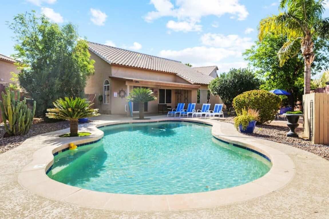 💙Stylish & Modern💙 4Bed-2Bath, Pool, Pet-Friendly, Central