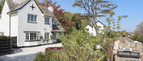 Cottage | Front of property