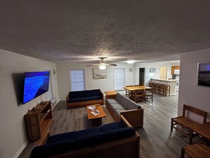 Smart TV - Octopus Oasis, HORSES/
Sea Turtles 4x4 a must  Pets OK.  Jacuzzi.  Carova Beach (Corolla)