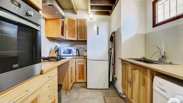 KylskÄp, mikrovÄgsugn, ugn och spishÀll