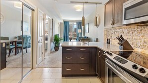 House - Modern DT Condo Balcony Parking Gym Hot Tub (Calgary)