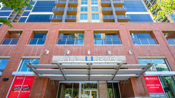 House - Modern DT Condo Balcony Parking Gym Hot Tub (Calgary)
