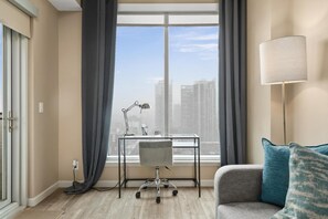 Room - Modern DT Condo Balcony Parking Gym Hot Tub (Calgary)