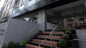 A modern multi-story building with a staircase leading to the entrance. - Modern 1Bd Apt in the Best of Barranco Miraflores (Lima)