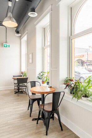 1 habitación y cunas gratuitas 