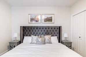 Apartment | 1 bedroom, free cribs/infant beds - Rideau 1Bd Apartment Balcony Free Parking (Smiths Falls)