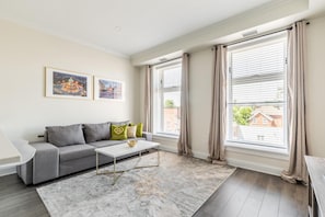 Apartment | 1 bedroom - Iconic Rideau 1Bd Unit Balcony Free Parking 1 (Smiths Falls)