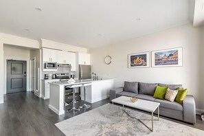 Apartment | 1 bedroom - Iconic Rideau 1Bd Unit Balcony Free Parking 1 (Smiths Falls)