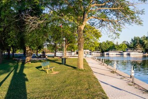 Apartment | 2 bedrooms - Rideau 2Br Signature Apartment Free Parking (Smiths Falls)