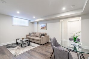 Apartment | 2 bedrooms - Heritage Rideau 2Br Apartment Free Parking (Smiths Falls)