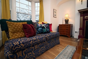 Family Apartment | Living area | Flat-screen TV - St Paul's View Apt 2 by Tŷ SA (Newport)