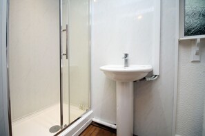 Family Apartment | Bathroom | Towels, soap, shampoo