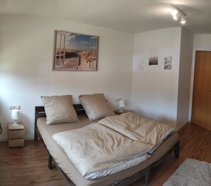 1 bedroom, desk, iron/ironing board, free WiFi