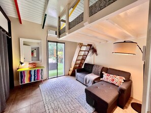 TV - Surfer Shack 2 King Bedrooms (1 is a Loft) (East End)