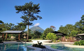 Kolam renang terbuka 
