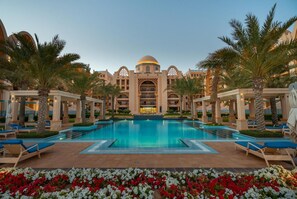 1 bedroom - Bright 1bd 110m2 in Palm Pool Gym Beach Parking (Dubai)