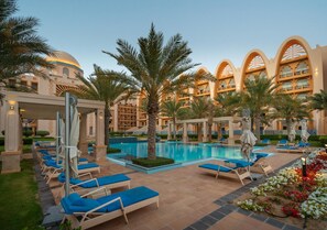 Apartment | 1 bedroom - Bright 1bd 110m2 in Palm Pool Gym Beach Parking (Dubai)