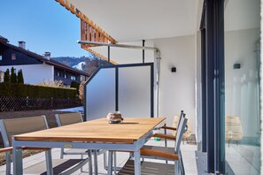 تناول الطعام بالخارج