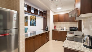 Unclassified image, 2 of 47, button - Luxury 3bd Apt Palm Jumeirah Pool Parking Gym (Dubai)