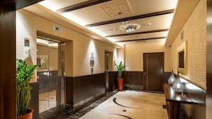Unclassified image, 5 of 47, button - Luxury 3bd Apt Palm Jumeirah Pool Parking Gym (Dubai)