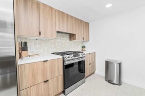 Fridge, microwave, oven, stovetop - Casa Eliiana • Close to Bear Mtn Parking • Spa (Big Bear Lake)