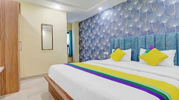 Standard Double Room | Desk, iron/ironing board