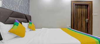 Itsy Hotels Royal Galaxy - 3 km from Sangam