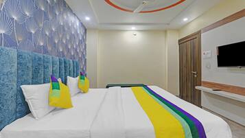 Standard Double Room | Desk, iron/ironing board