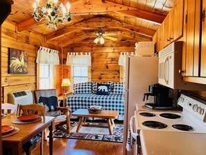 Interior - Ridgetop Escape - Views! Wi-Fi, Biking, Exploring (Fleetwood)