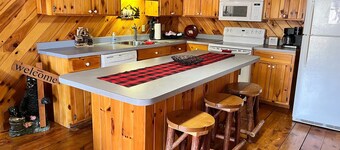 Views, Near Wineries, Breweries, Hiking, Biking!