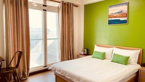 Deluxe Double Room | Down comforters, WiFi (free), individually decorated - New Time Hostel (Jinning)