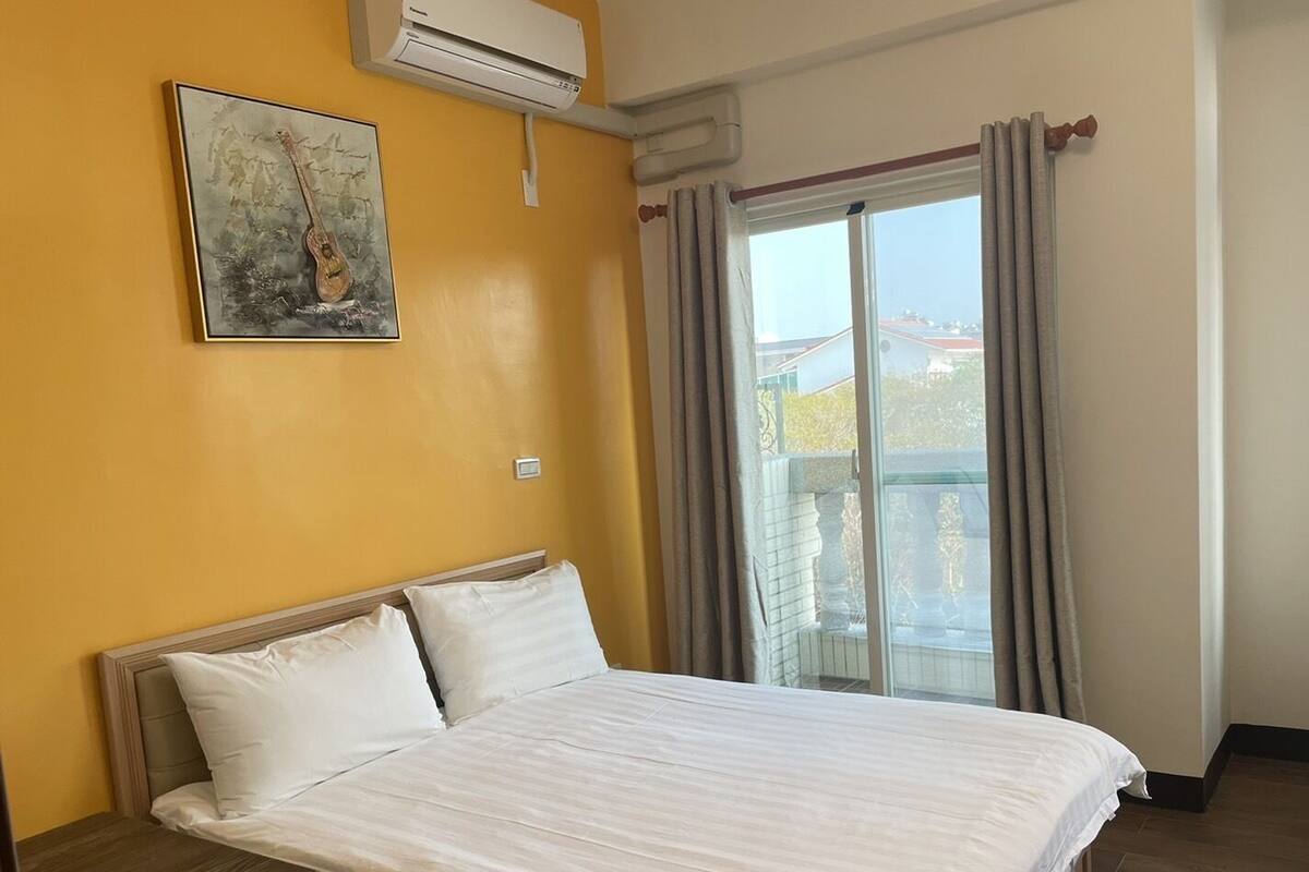 Habitación cuádruple familiar | Edredones de plumas, wifi gratis, decoración individual