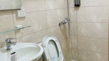 Dusche, Regendusche, kostenlose Toilettenartikel, Haartrockner