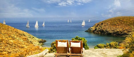 Plage, chaises longues