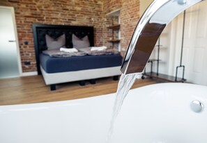 1 bedroom, travel crib, free WiFi, bed sheets