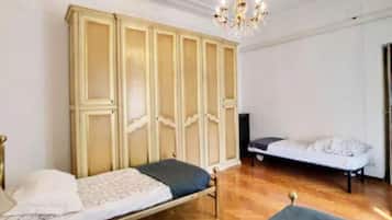 1 chambre, couette en duvet d'oie, rideaux occultants