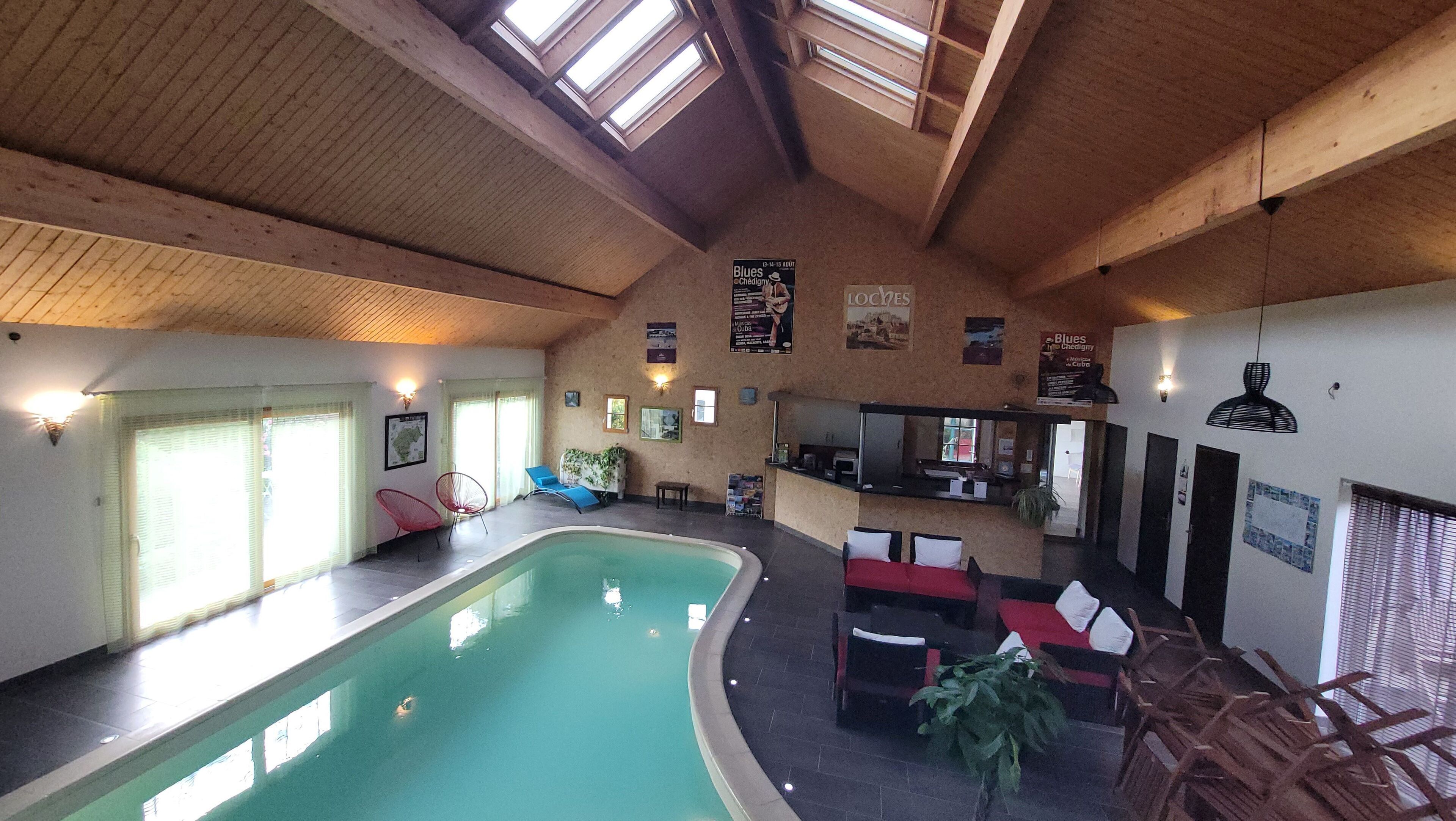 4* gite "Les Lys" 6-8 people with heated indoor swimming pool