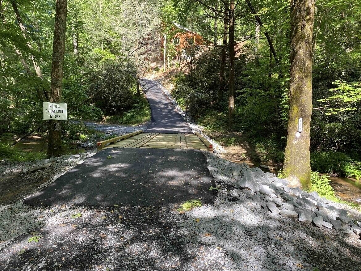 Rustic cabin for solace and nature with premium amenities