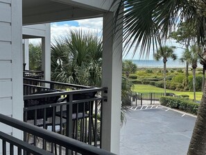 Property grounds - Beauty at the Beach! Oceanview King bed free bikes (Hilton Head Island)