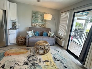 Smart TV, books - Beauty at the Beach! Oceanview King bed free bikes (Hilton Head Island)