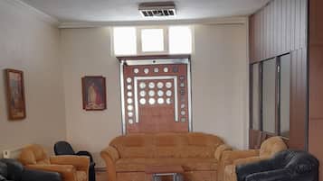 82-cm LCD TV with satellite channels, TV, heated floors