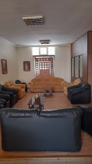 82 厘米LCD 電視連衛星電視頻道、電視、加熱地板