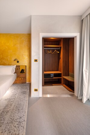 Deluxe Superior Room | Minibar, caja fuerte, cortinas opacas y sistema de insonorización