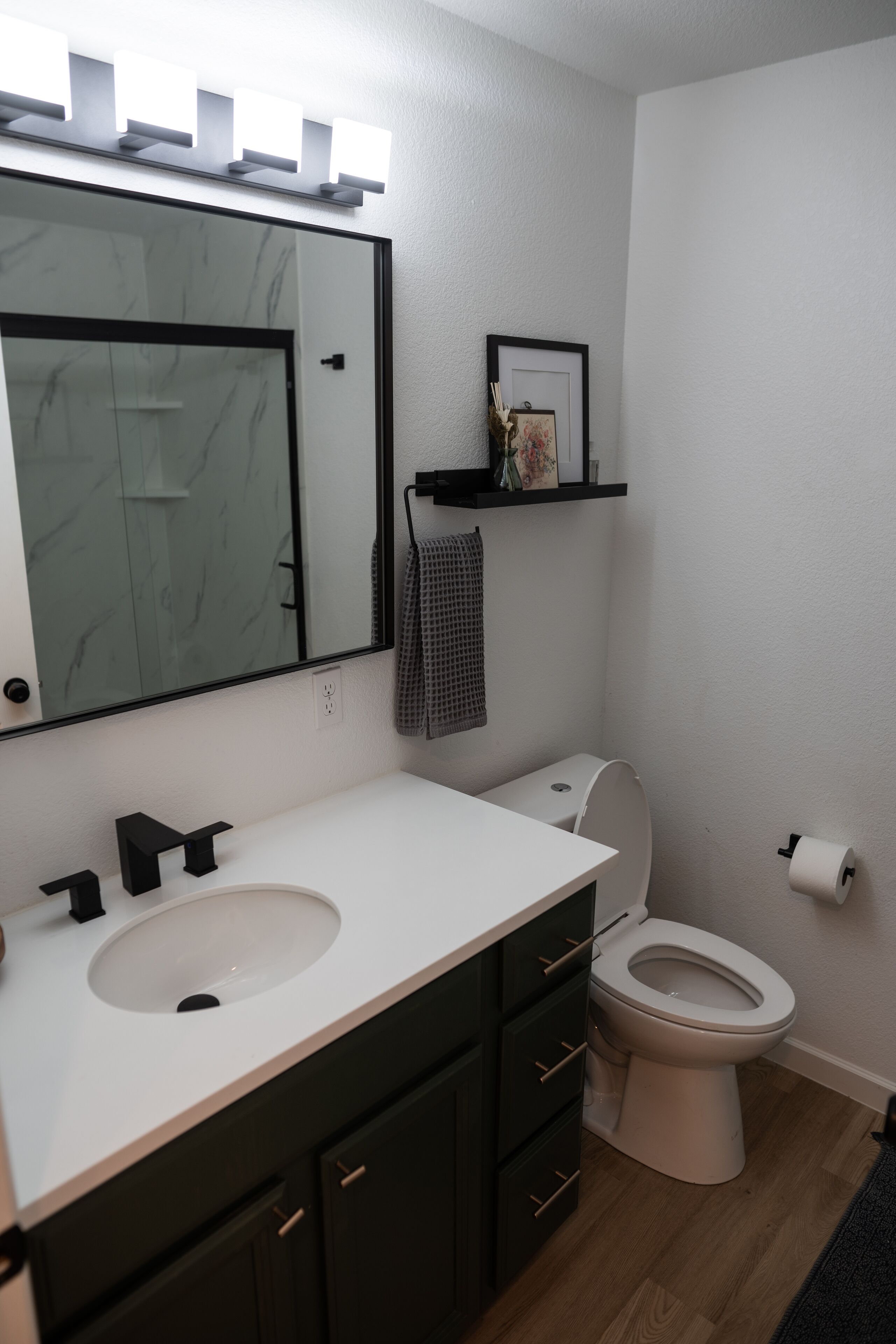 Cozy basement suite 5 min drive to Garden of the Gods