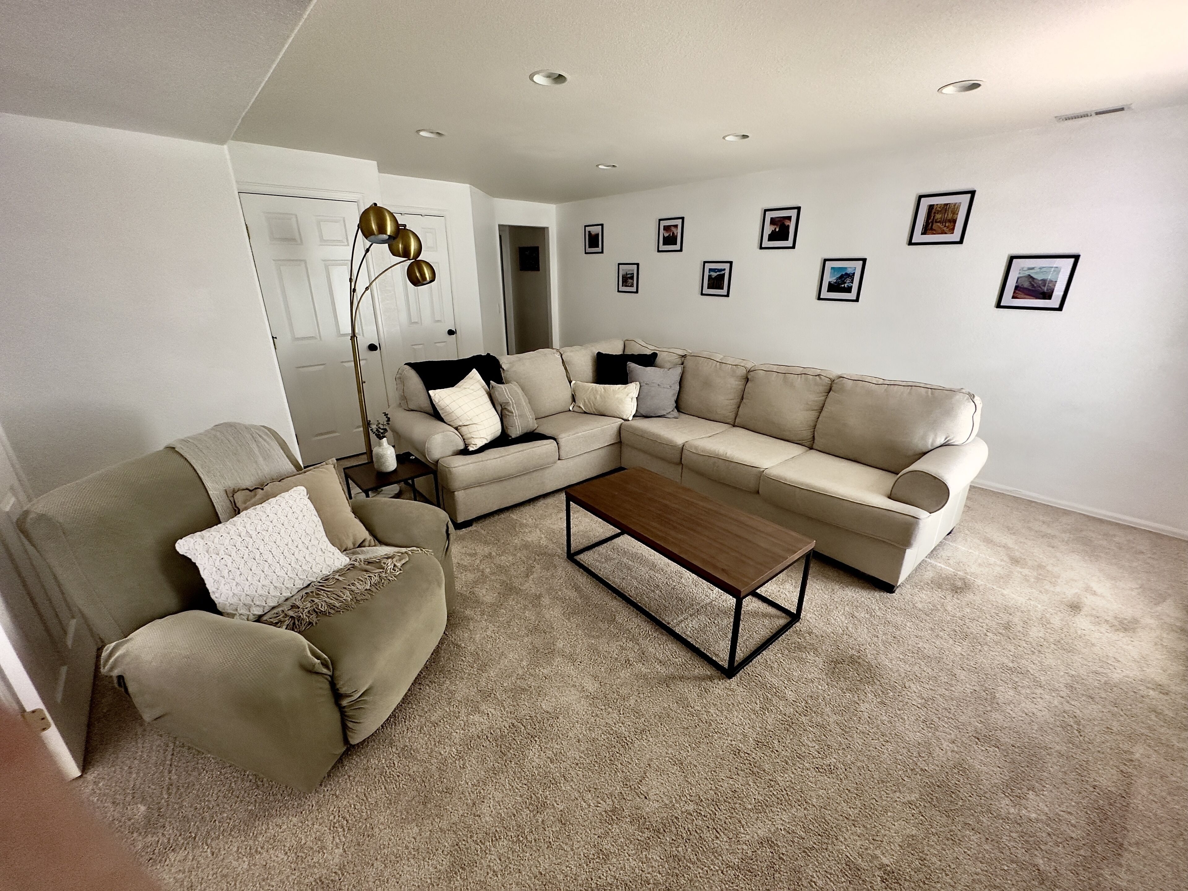 Cozy basement suite 5 min drive to Garden of the Gods