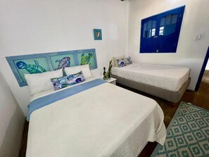 13 室のベッドルーム、WiFi (無料)、ベッドシーツ