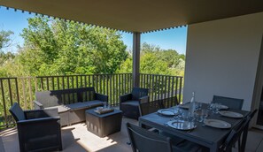 Outdoor dining - Riboleys - T4 avec clim et piscine à 400m de la mer (Vias)