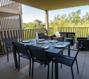 Outdoor dining - Riboleys - T4 avec clim et piscine à 400m de la mer (Vias)