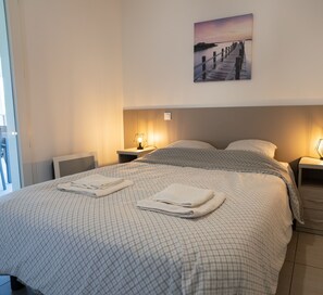 3 bedrooms, iron/ironing board, travel cot, WiFi - Riboleys - T4 avec clim et piscine à 400m de la mer (Vias)