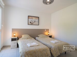 3 habitaciones, tabla de planchar con plancha, cuna de viaje y wifi 